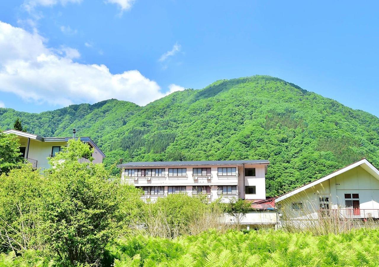 Hotel 筋肉と自然と遊ぶ宿 田島館 Takayama  Exterior foto