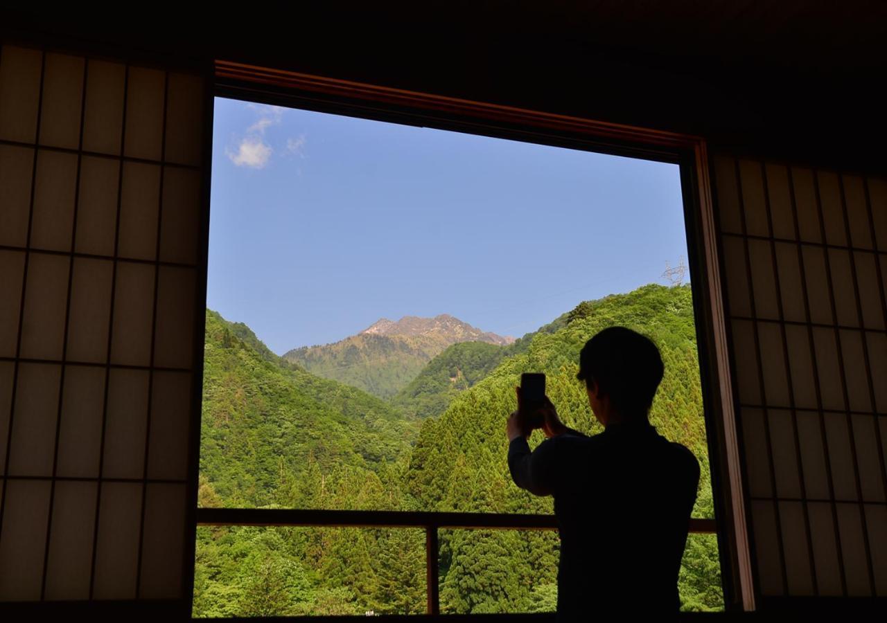 Hotel 筋肉と自然と遊ぶ宿 田島館 Takayama  Exterior foto