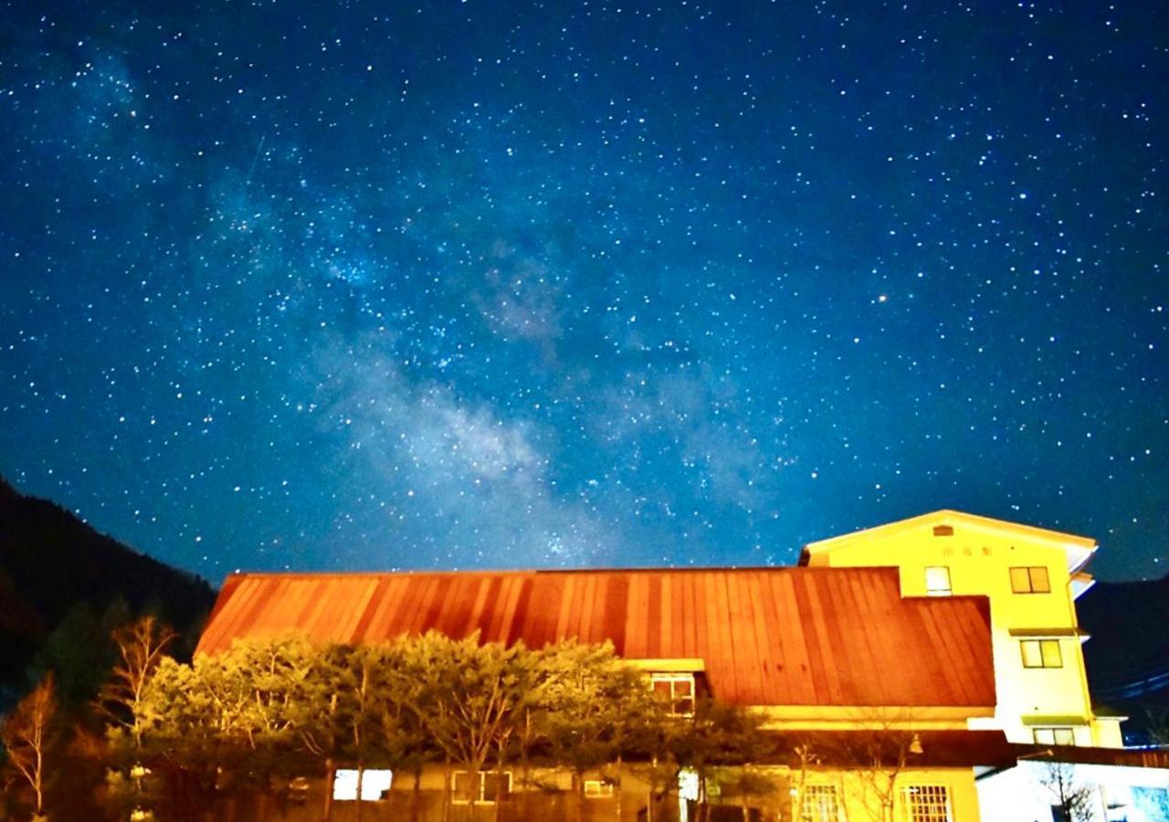 Hotel 筋肉と自然と遊ぶ宿 田島館 Takayama  Exterior foto